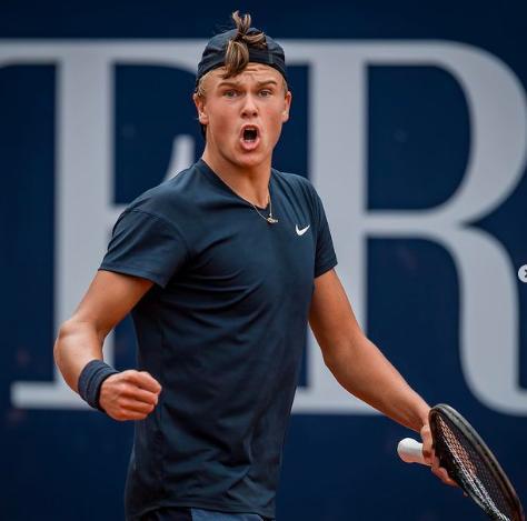 且在关键时 且在关键时