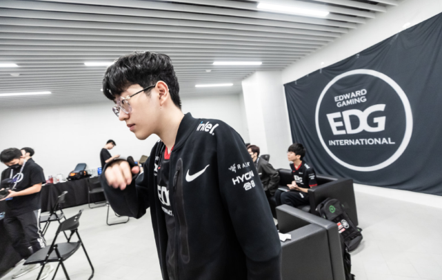 弱侧底角提 弱侧底角提